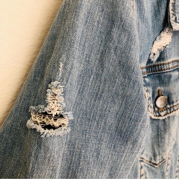 Melrose & Market Removable Fur Collar Oversize Jean Jacket - Picture 14 of 16